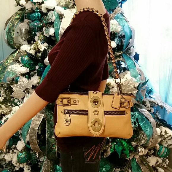 PRICE FIRM COACH BRIDGIT SHOULDER BAG🔥